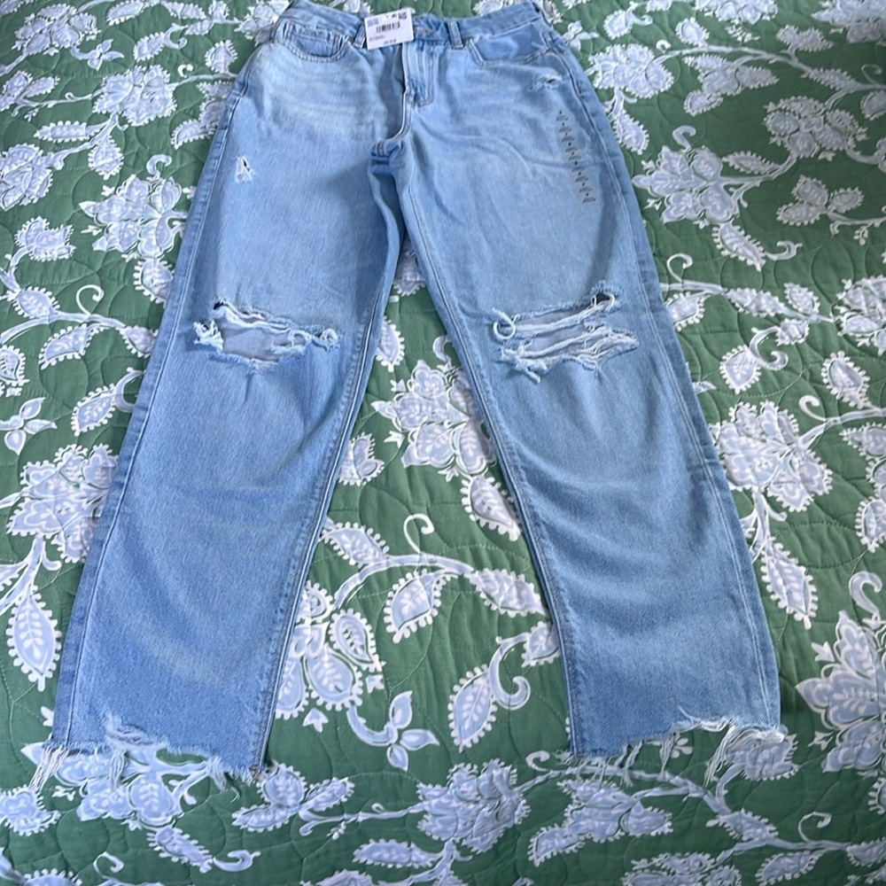 American Eagle ripped at knee jeans size 2 -26w